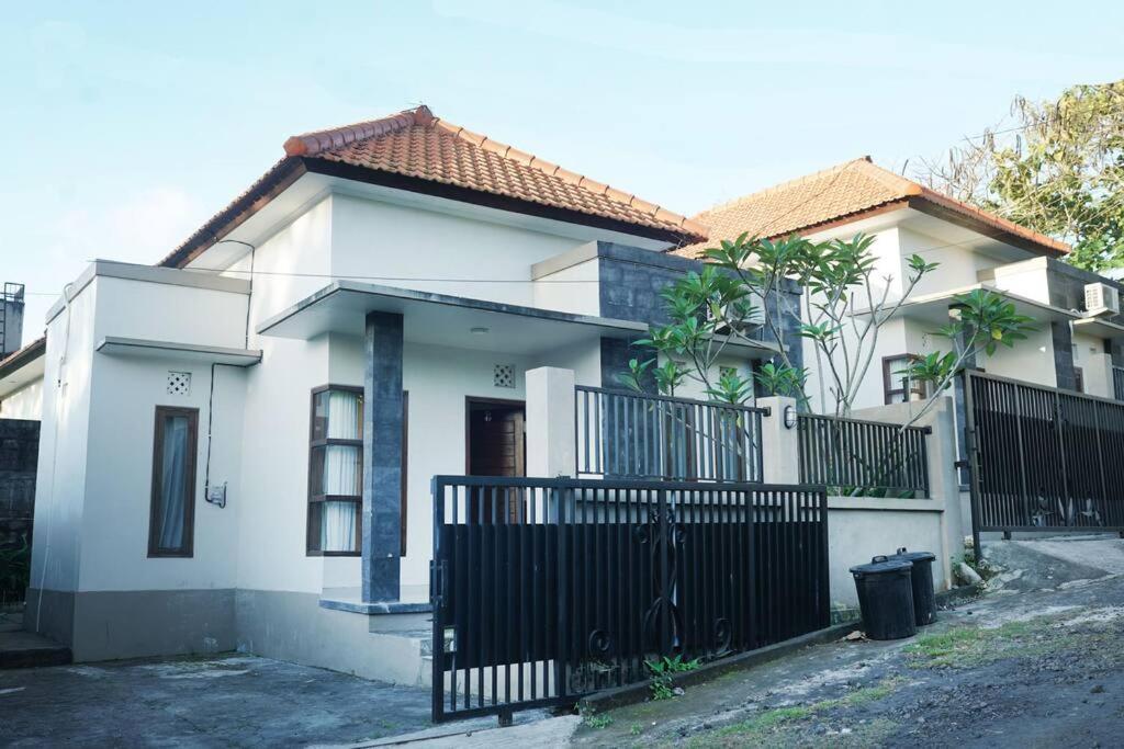 Subha Residence, A Cozy House Rumah liburan